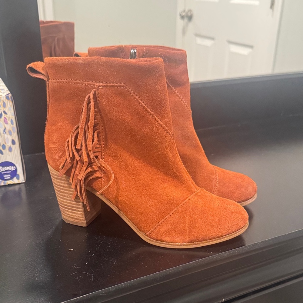 Toms Lunata Rust Suede Fringe Ankle Boots